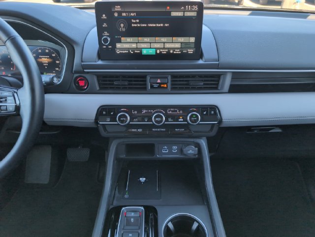 Certified 2025 Honda Pilot Elite image 25