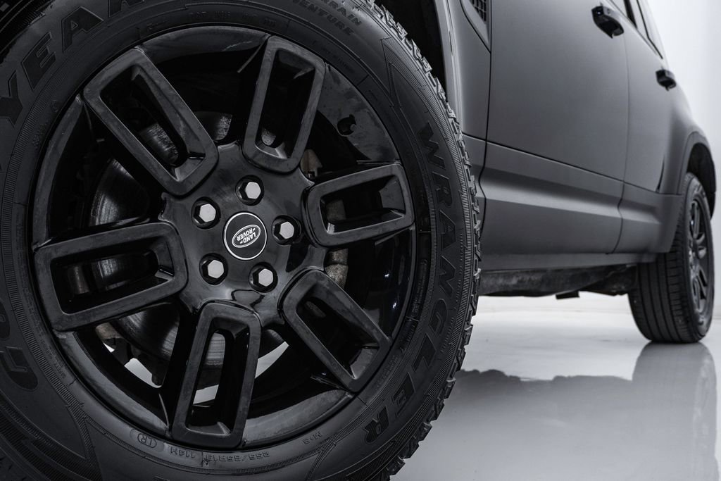 Used 2025 Land Rover Defender 110 S image 5