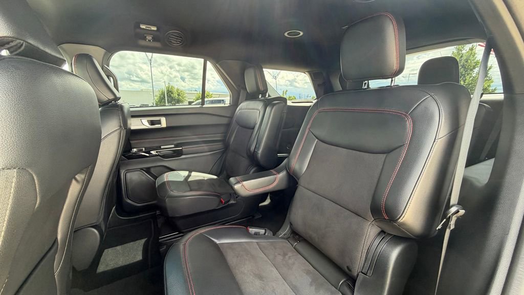 Used 2023 Ford Explorer ST-Line AWD/4WD image 19