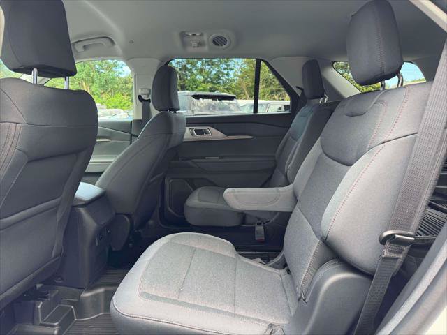 Used 2025 Ford Explorer Active AWD/4WD image 14