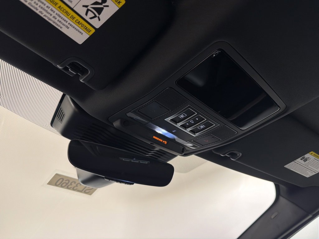 New 2026 Land Rover Discovery Dynamic SE image 17