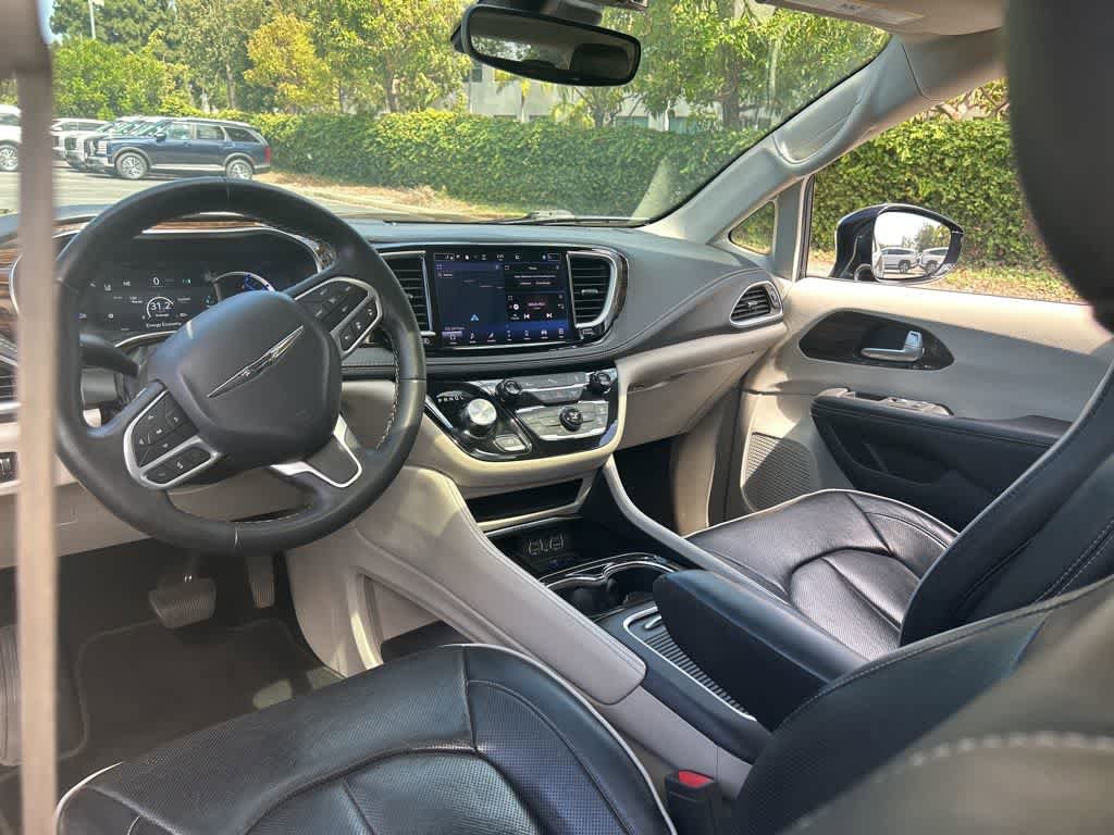 Used 2023 Chrysler Pacifica Limited FWD image 9