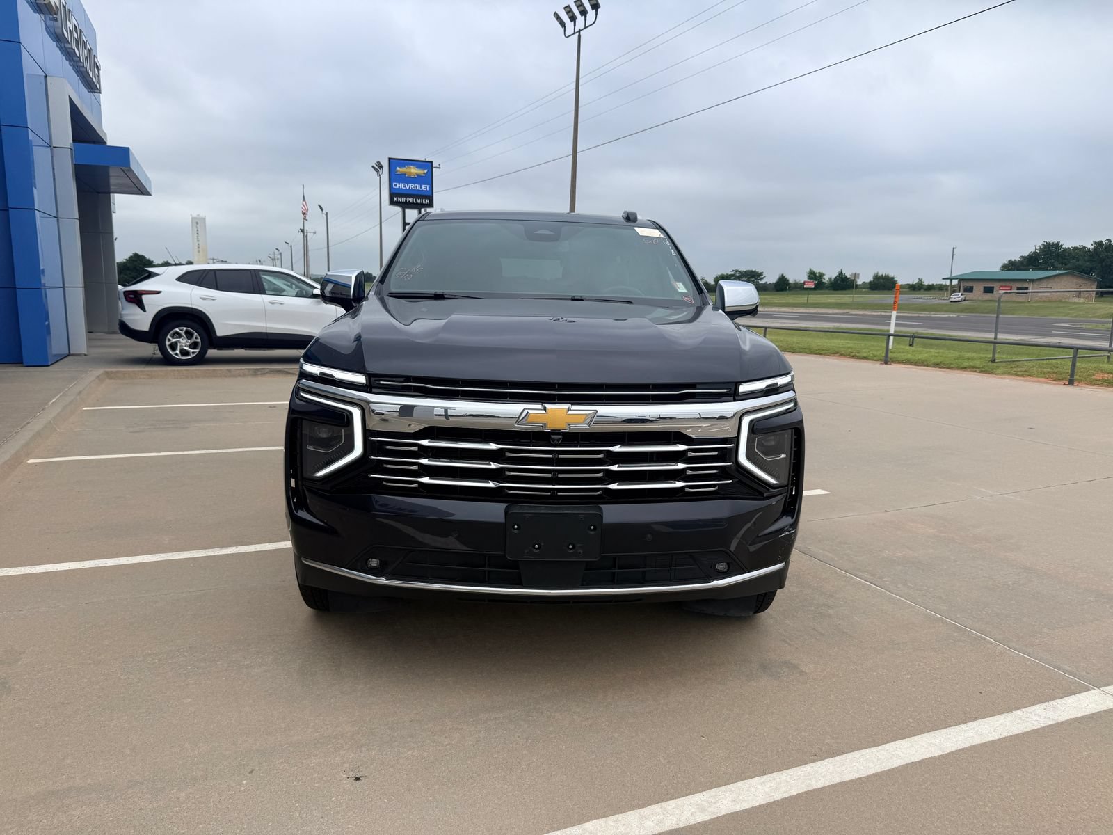 Used 2025 Chevrolet Tahoe Premier AWD/4WD image 3