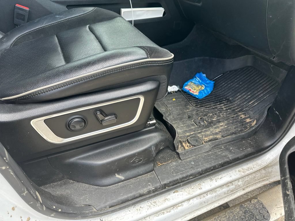 Used 2024 RAM 1500 Laramie AWD/4WD image 9