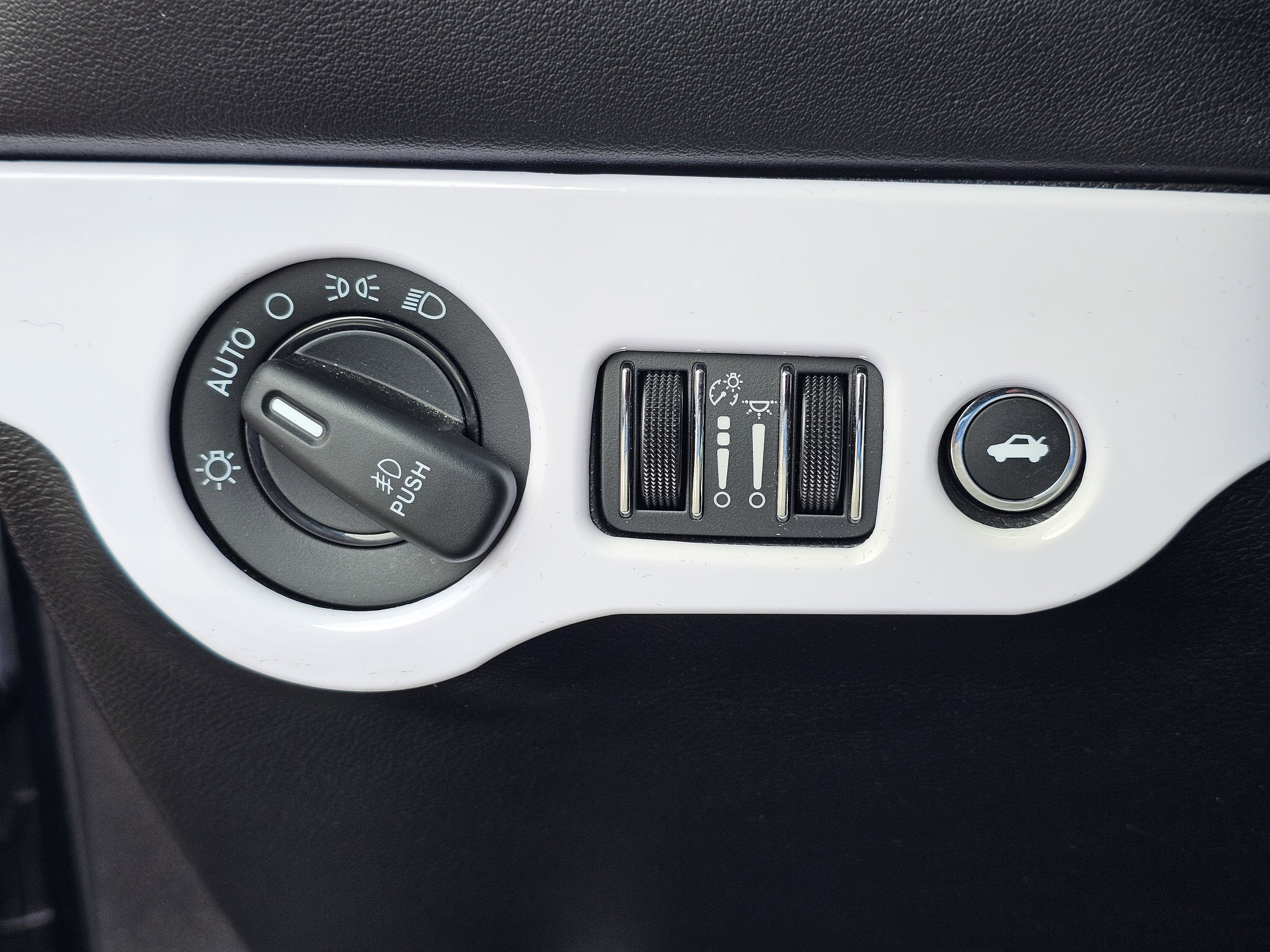 Used 2022 Dodge Challenger GT w/ Plus Package RWD image 17