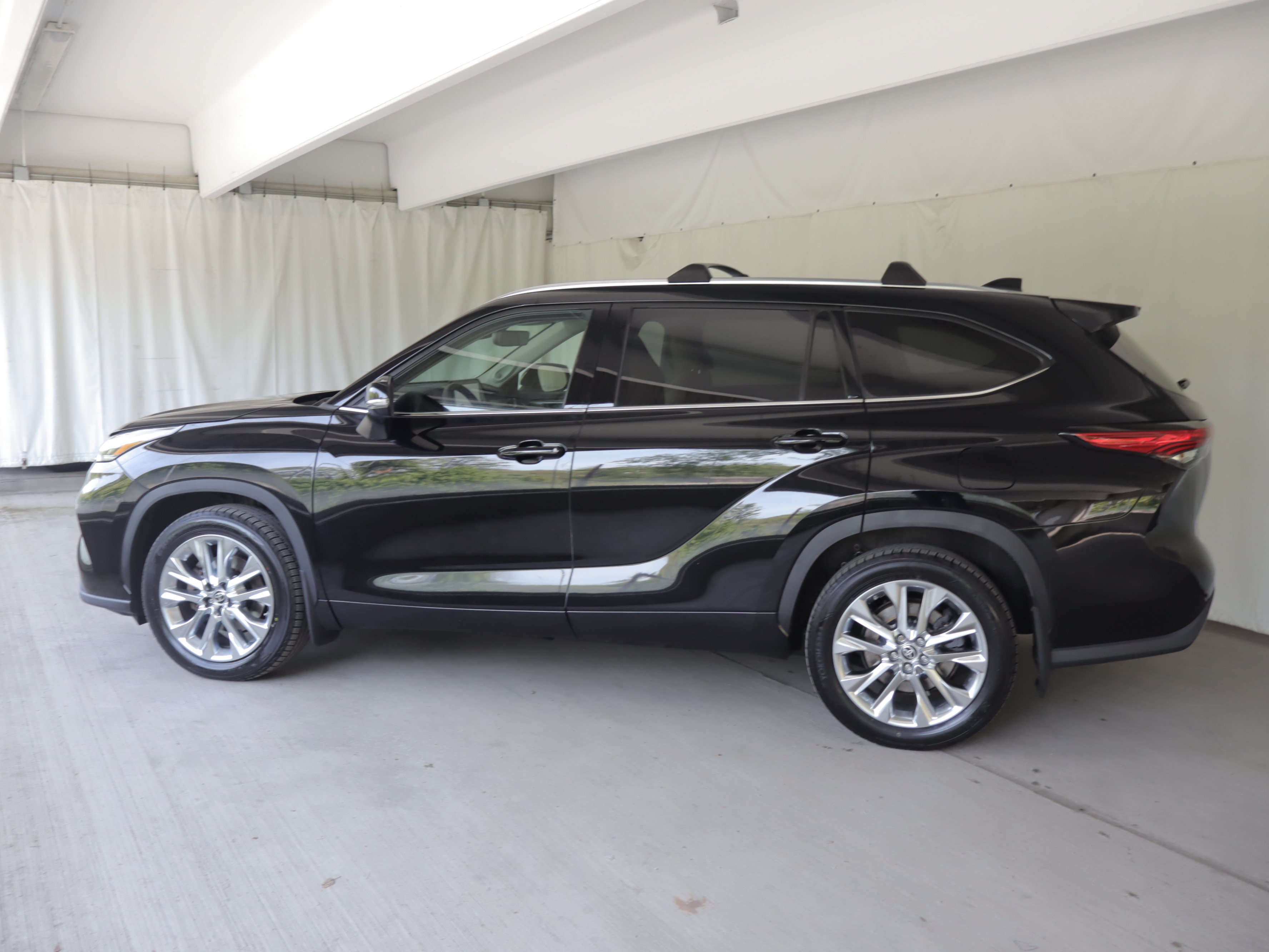 Used 2023 Toyota Highlander Limited AWD/4WD image 24