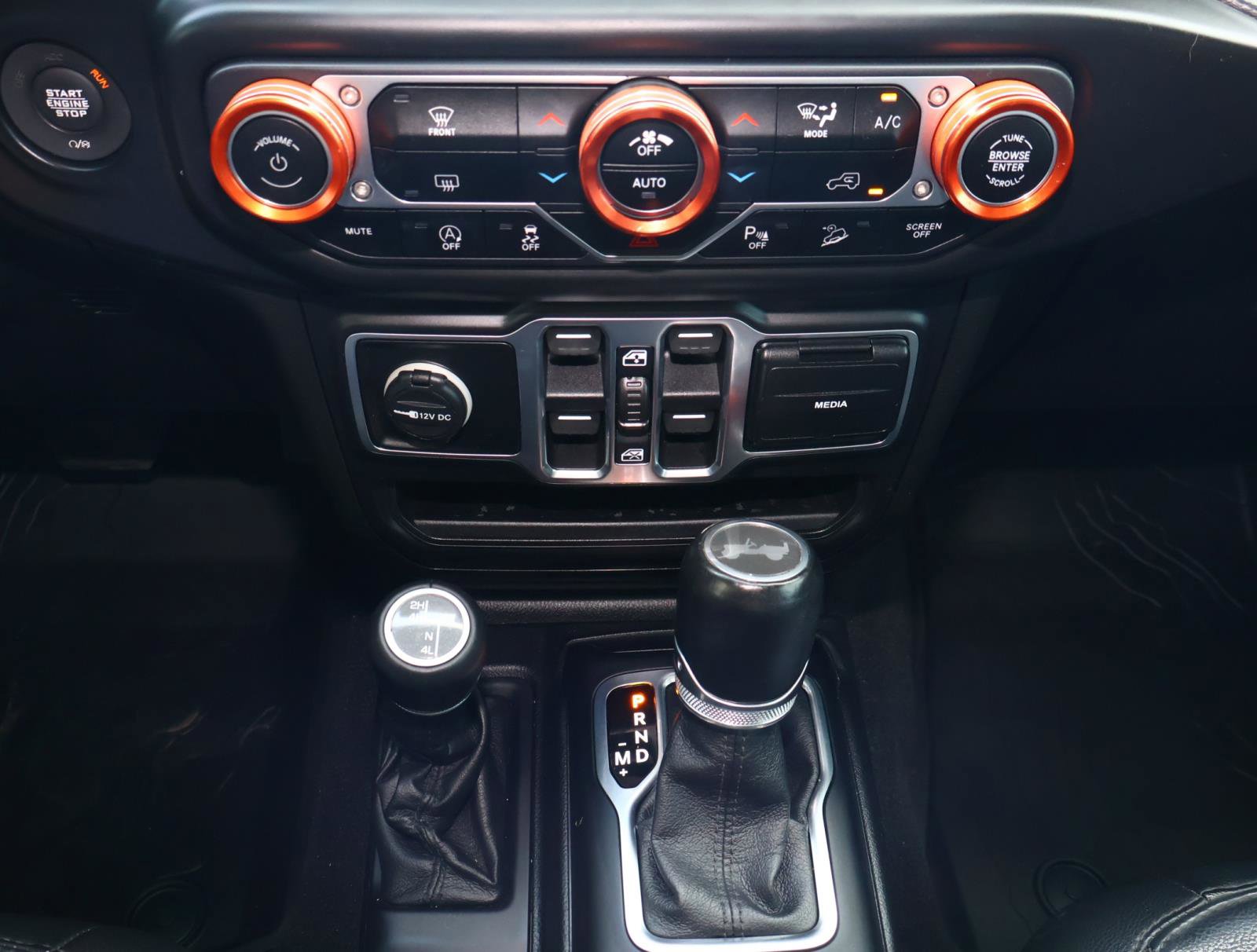 Used 2020 Jeep Wrangler Unlimited Sahara image 26