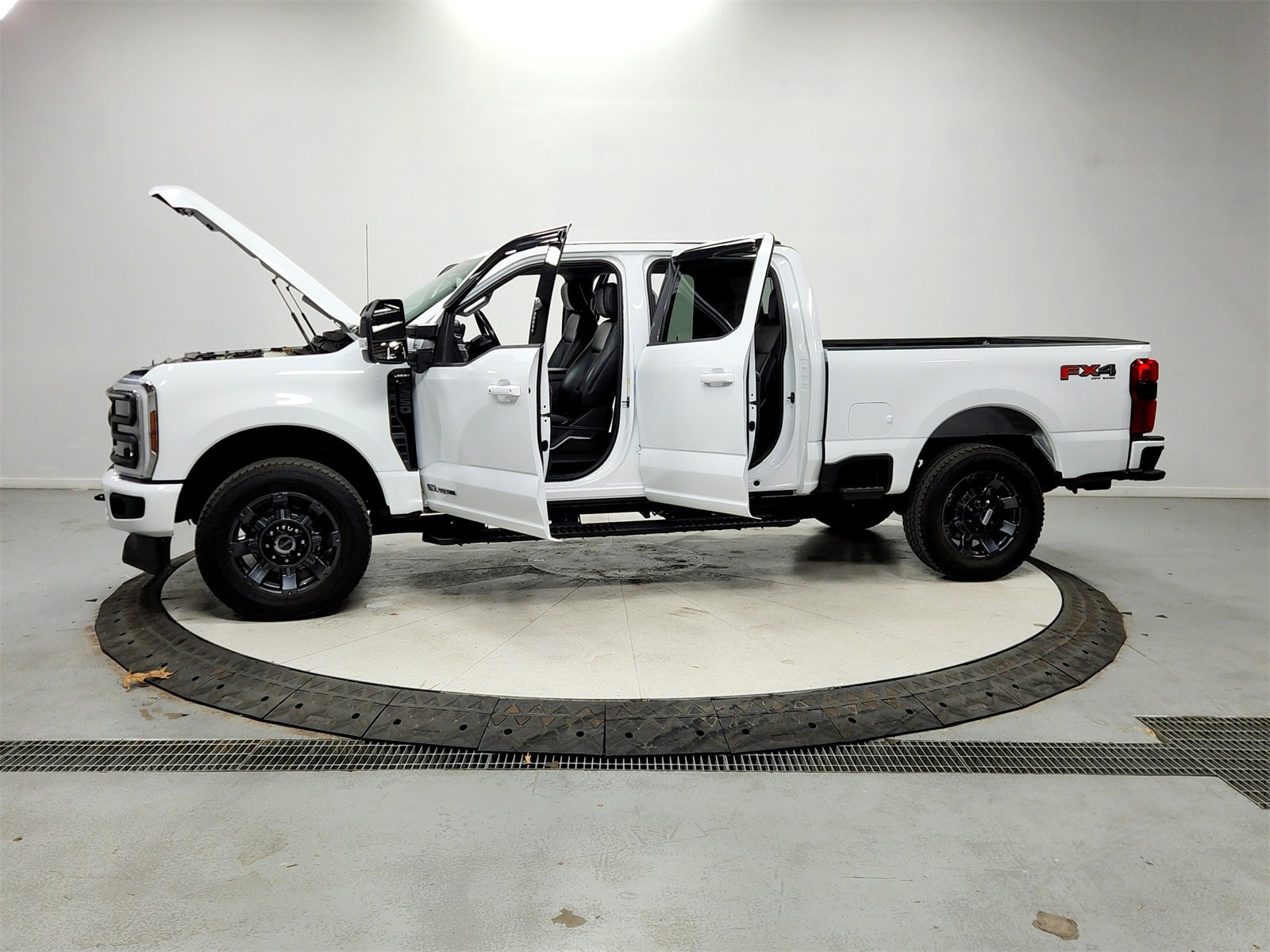 Used 2024 Ford F250 Lariat w/ Sport Appearance Package image 12