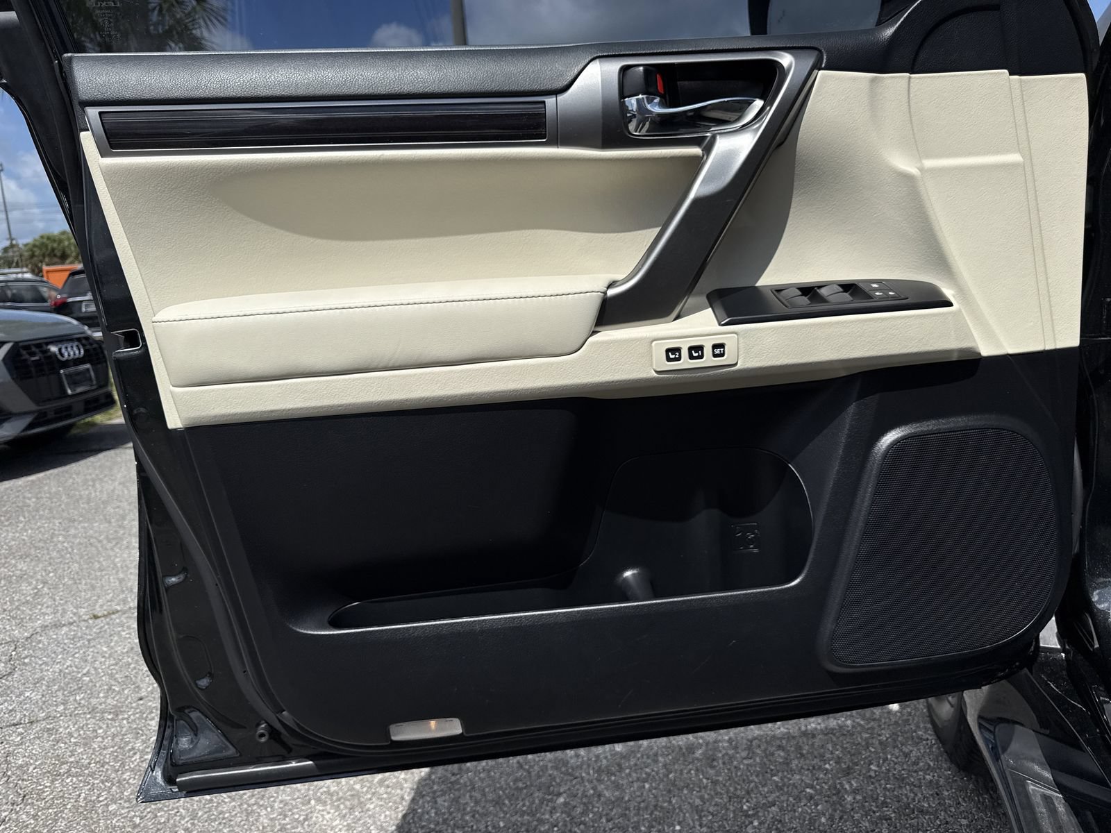 Used 2023 Lexus GX 460 Luxury w/ Sport Design Package AWD/4WD image 42