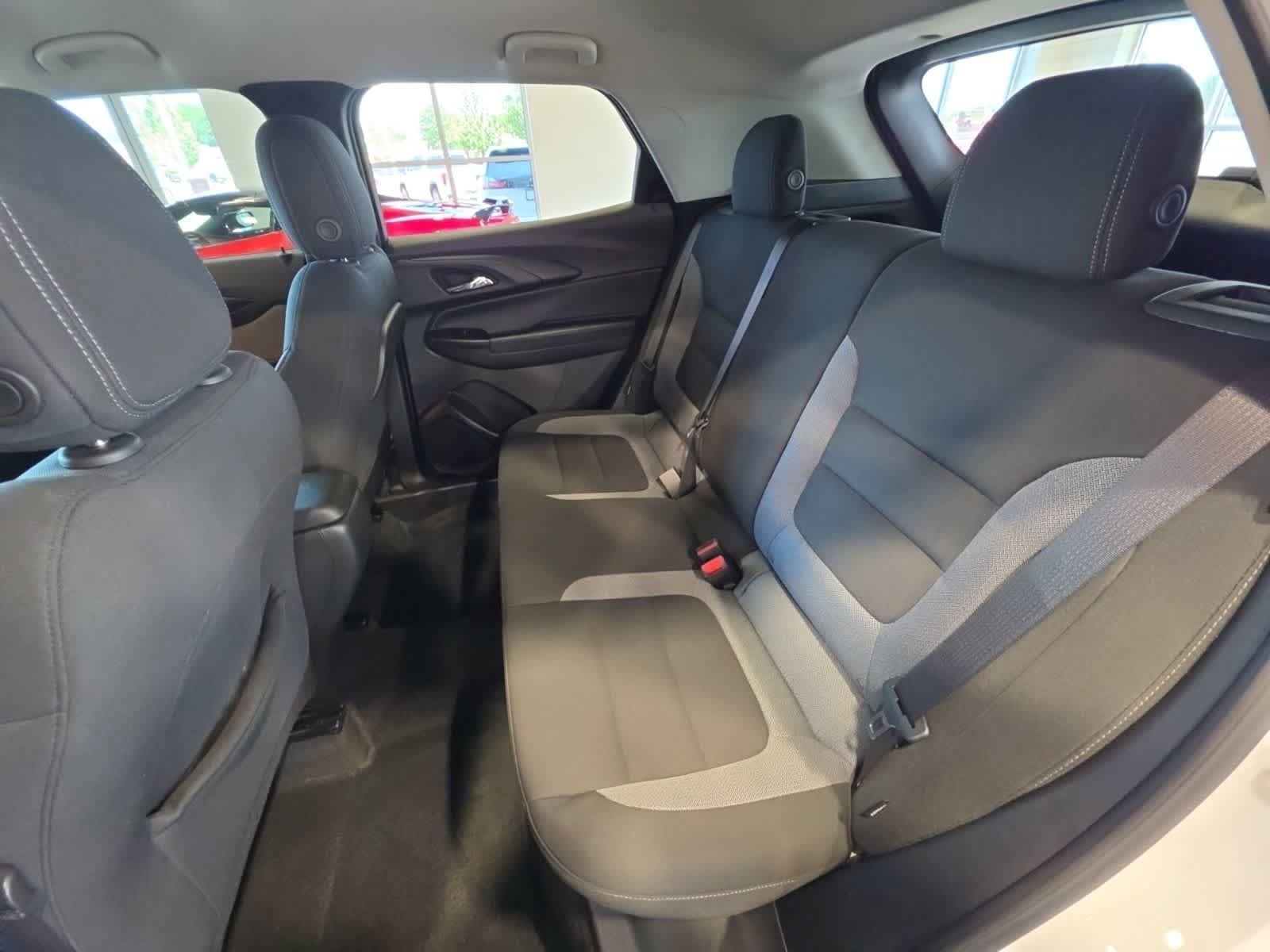 Used 2024 Chevrolet TrailBlazer LT w/ LT Cold Weather Package AWD/4WD image 30