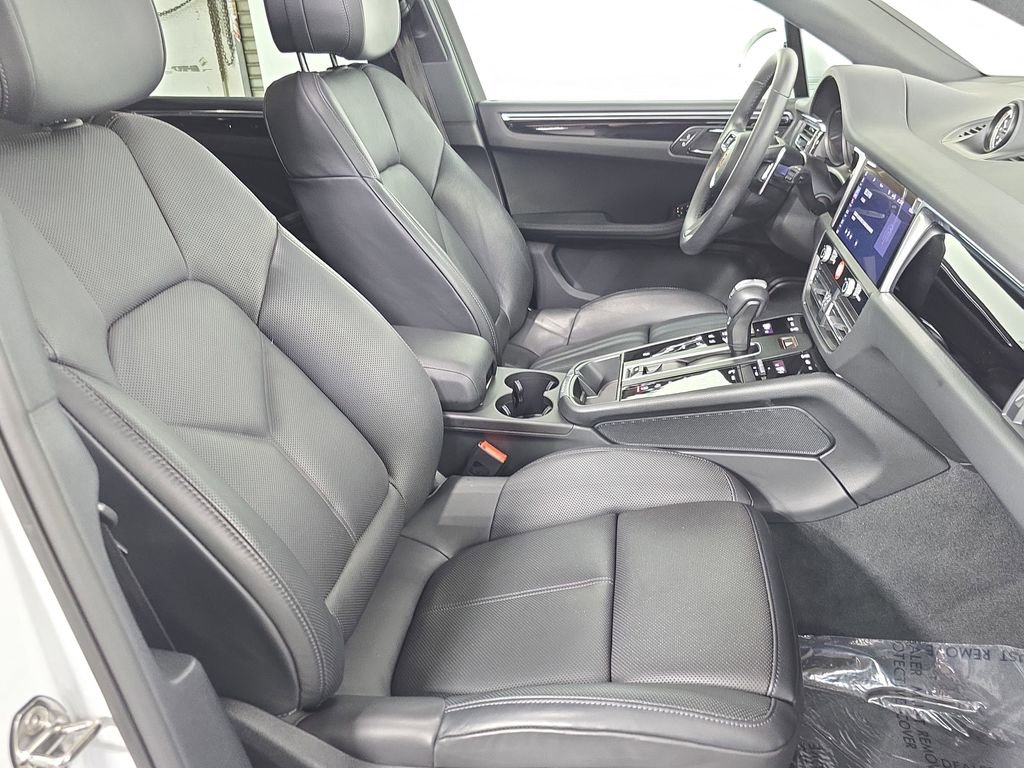 Certified 2025 Porsche Macan image 27