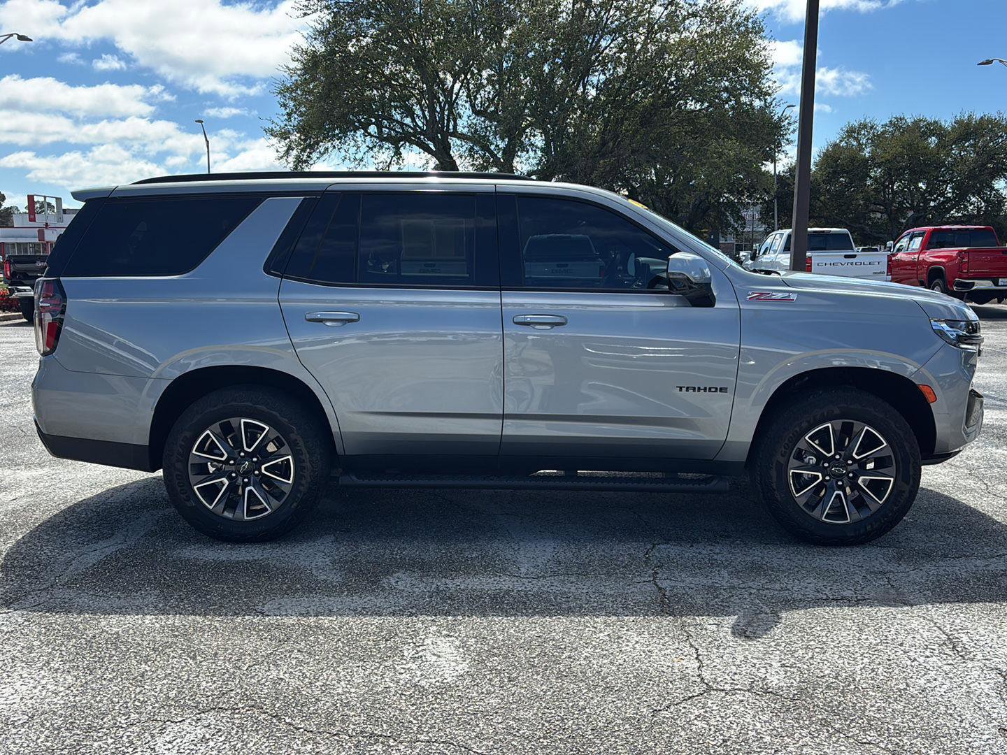 Certified 2023 Chevrolet Tahoe Z71 w/ Luxury Package image 8