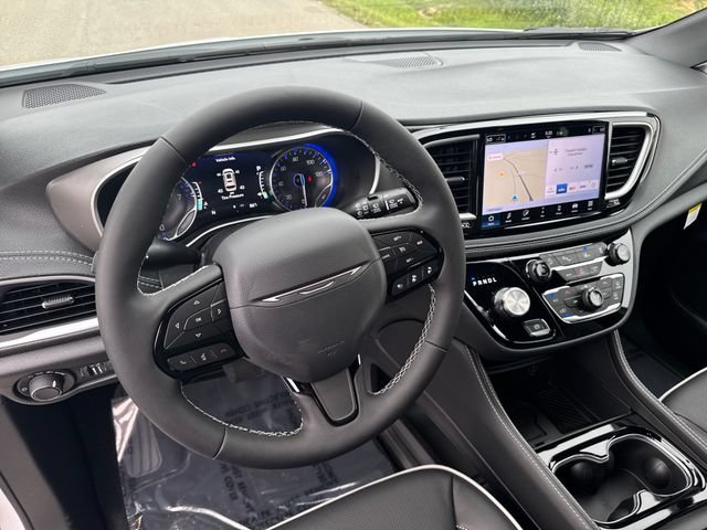 New 2027 Chrysler Pacifica Limited w/ S Appearance Package FWD image 13