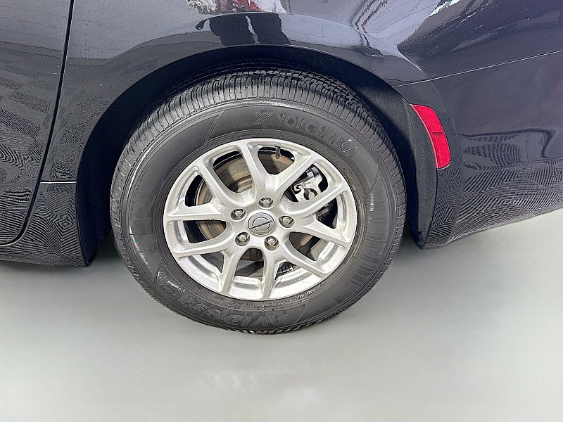 Used 2023 Chrysler Voyager LX image 31