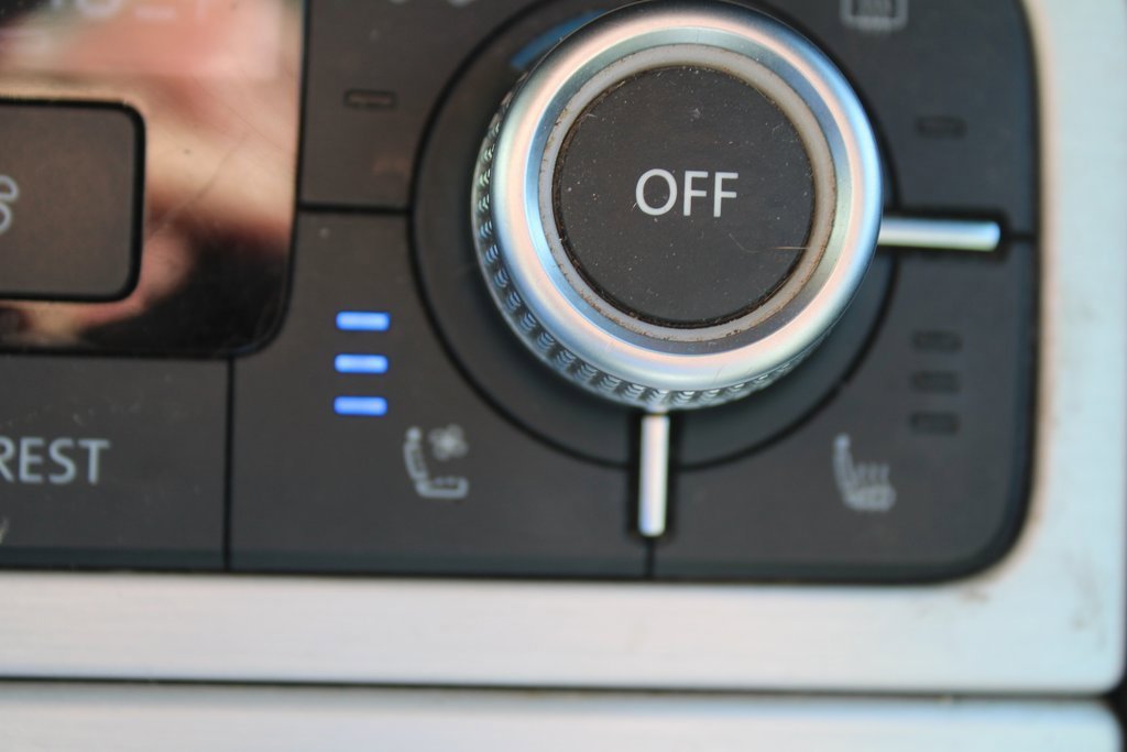 Used 2017 Volkswagen Touareg Wolfsburg Edition image 43