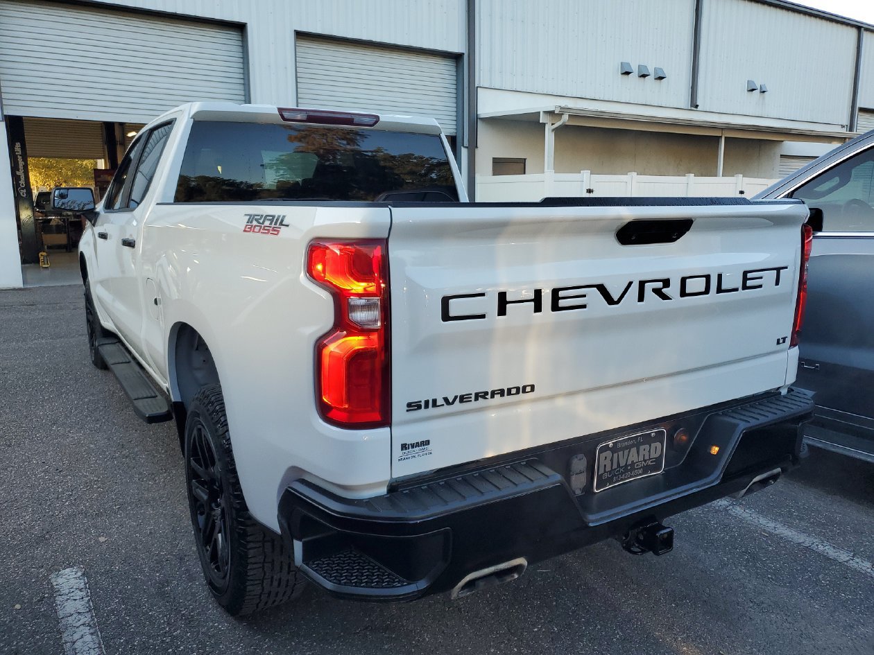 Used 2021 Chevrolet Silverado 1500 LT Trail Boss w/ LPO, Dark Essentials Package AWD/4WD image 3
