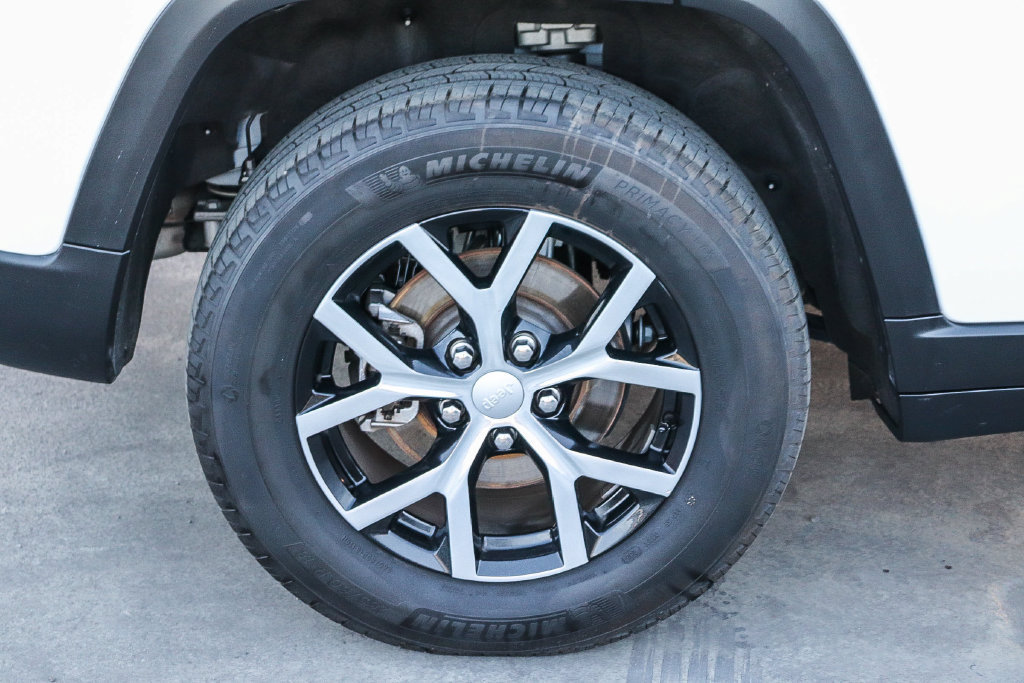 Used 2024 Jeep Grand Cherokee Limited RWD image 12