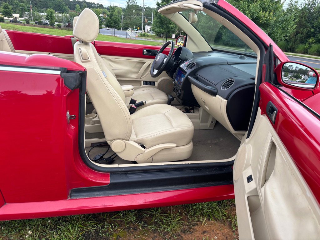 Used 2009 Volkswagen Beetle S image 13