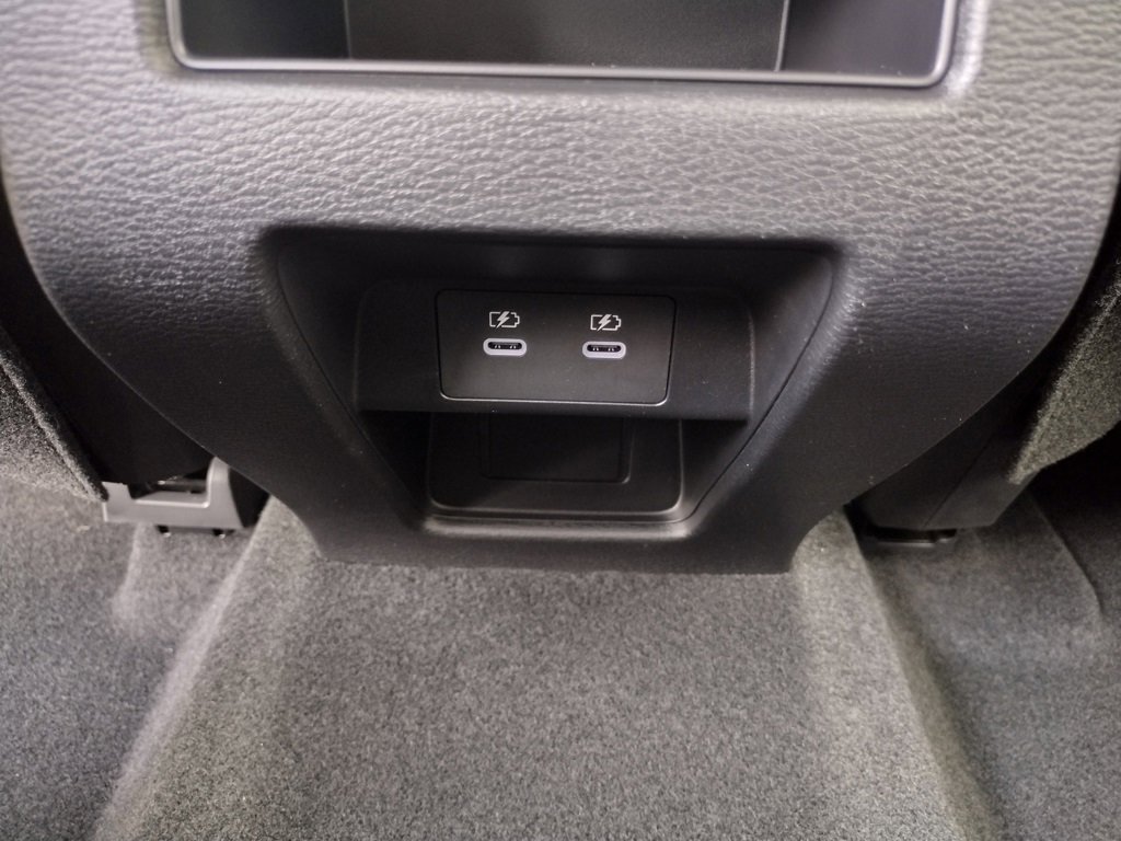 New 2025 Mitsubishi Outlander SE image 23