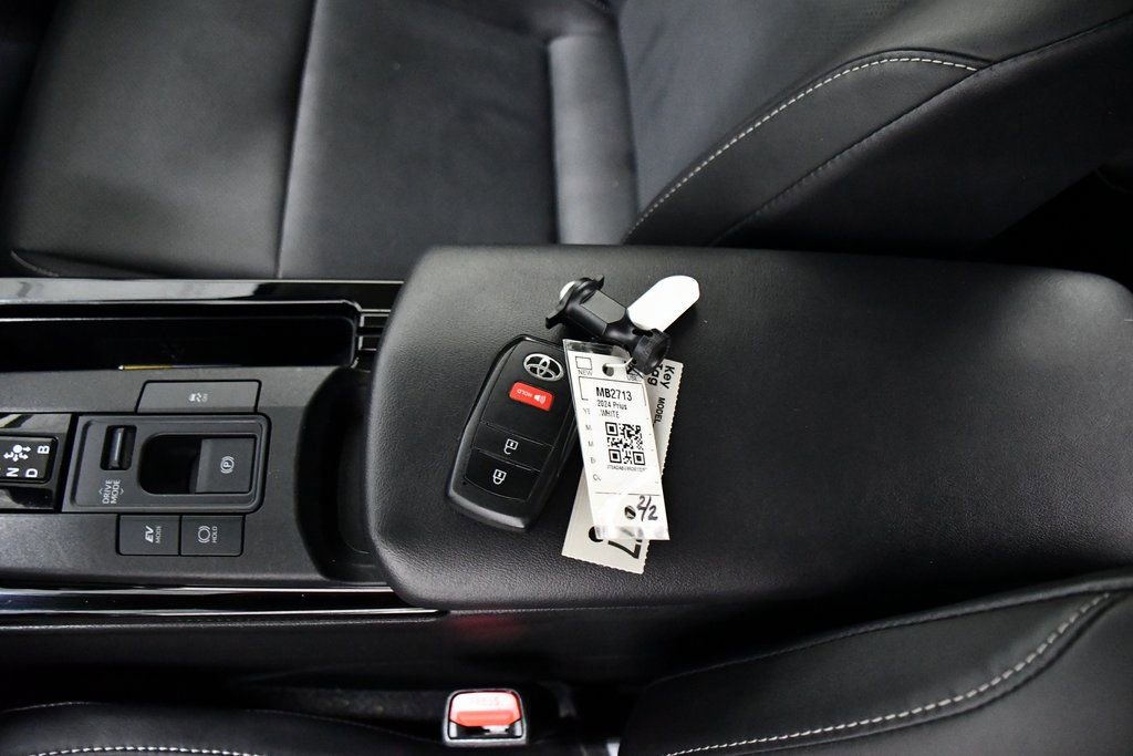 Used 2024 Toyota Prius XLE image 24