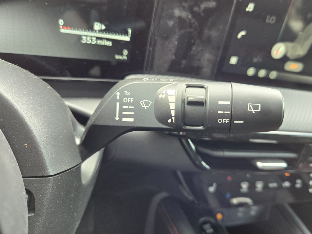 New 2026 Nissan Kicks SR FWD image 18