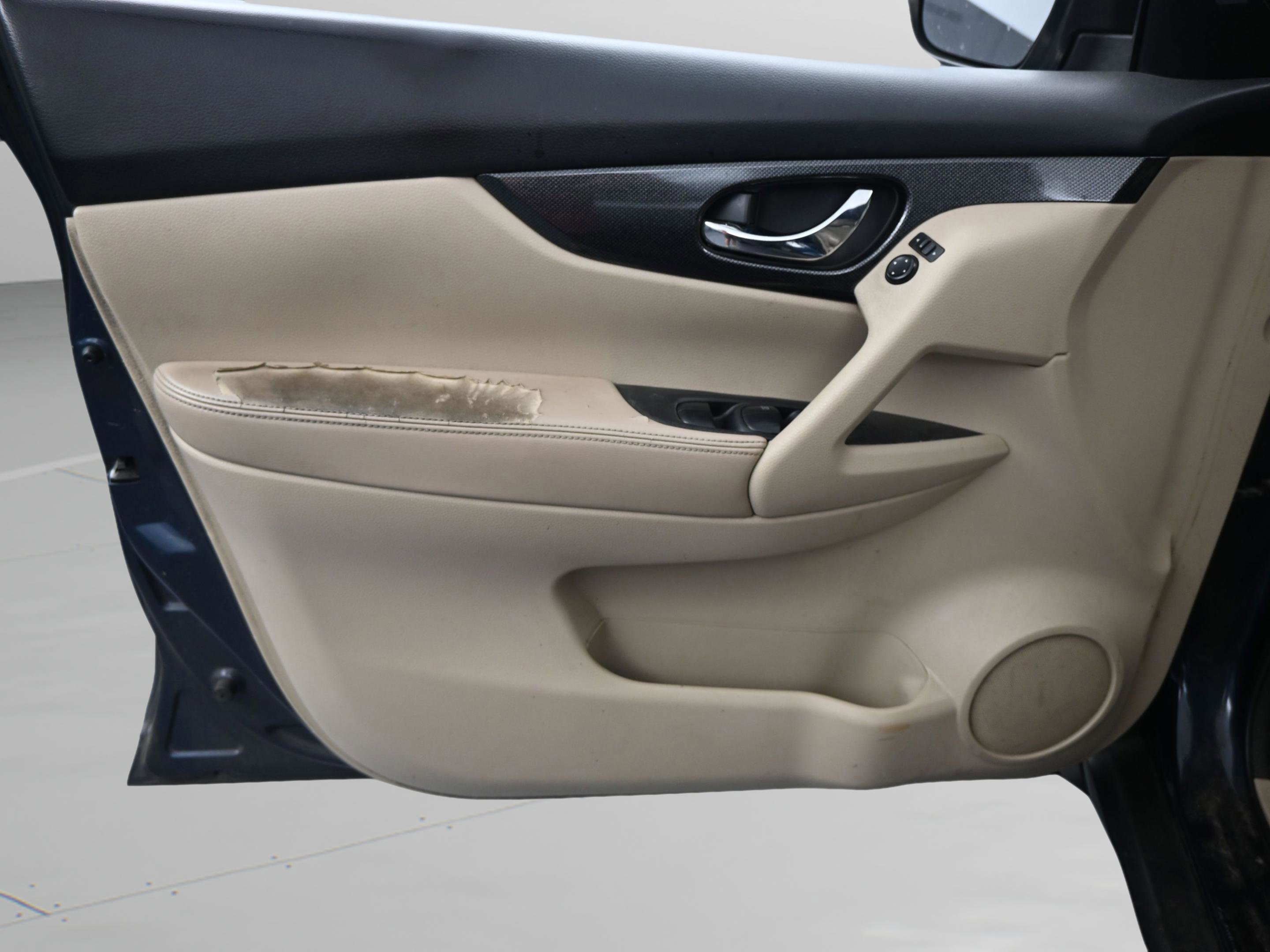 Used 2015 Nissan Rogue SL w/ SL Premium Package image 32