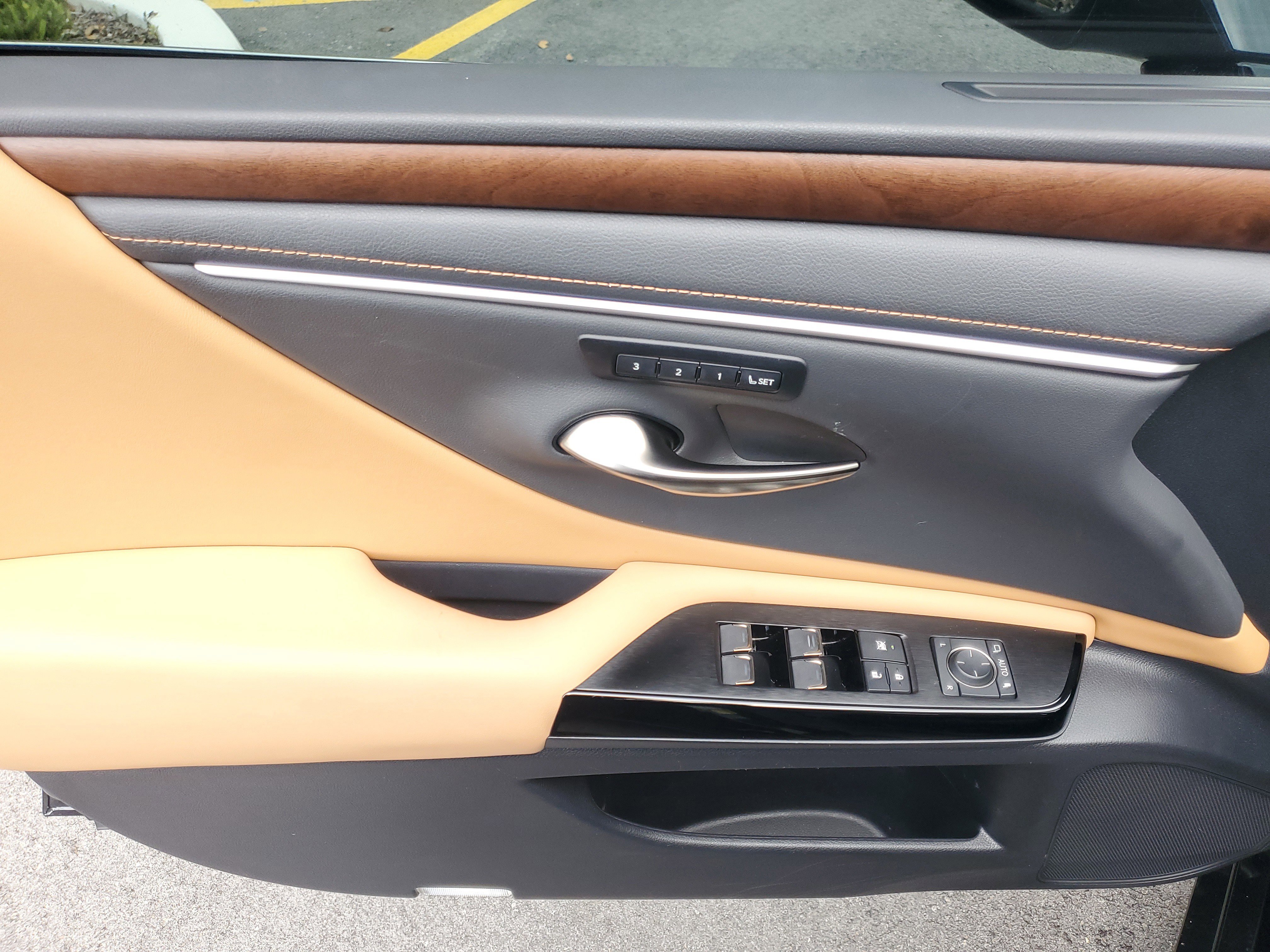 Used 2024 Lexus ES 350 w/ Premium Package image 19