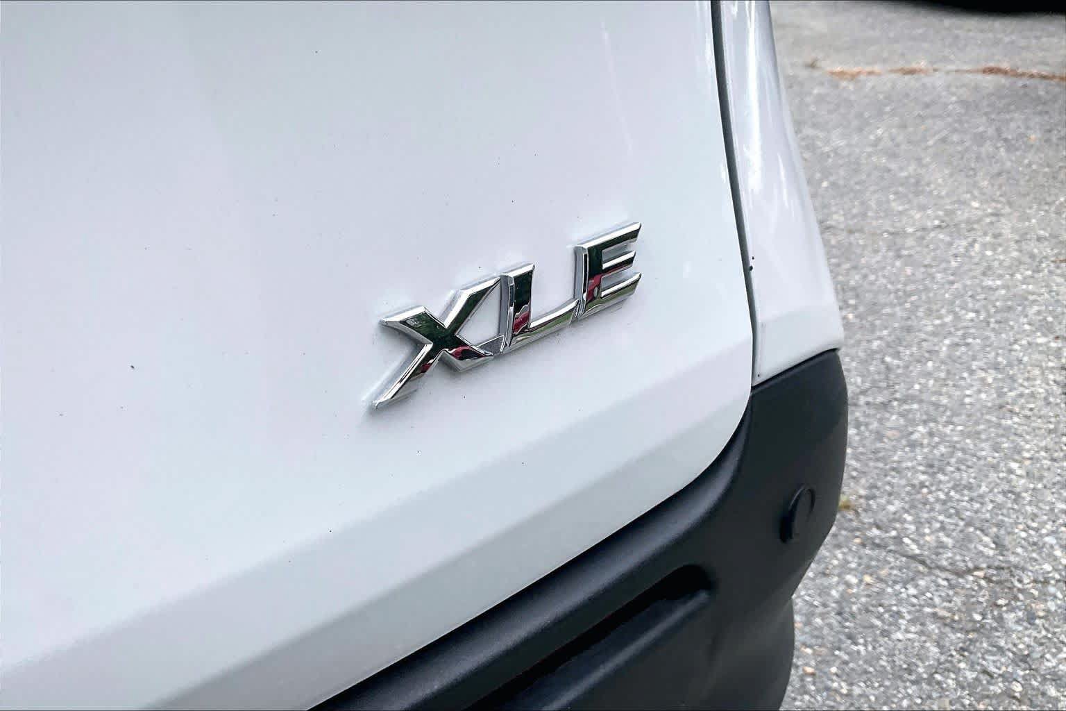 Used 2025 Toyota Sienna XLE FWD image 10