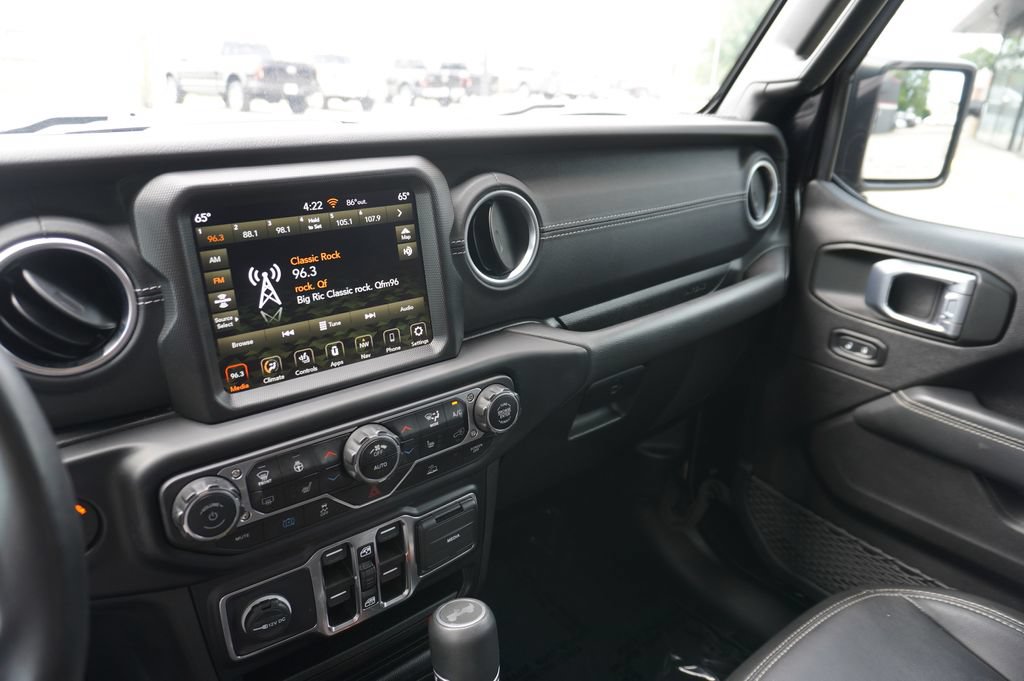 Used 2022 Jeep Wrangler Unlimited Sahara w/ Cold Weather Group AWD/4WD image 20