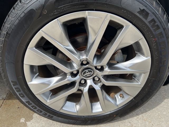 Used 2019 Toyota RAV4 XLE Premium image 8