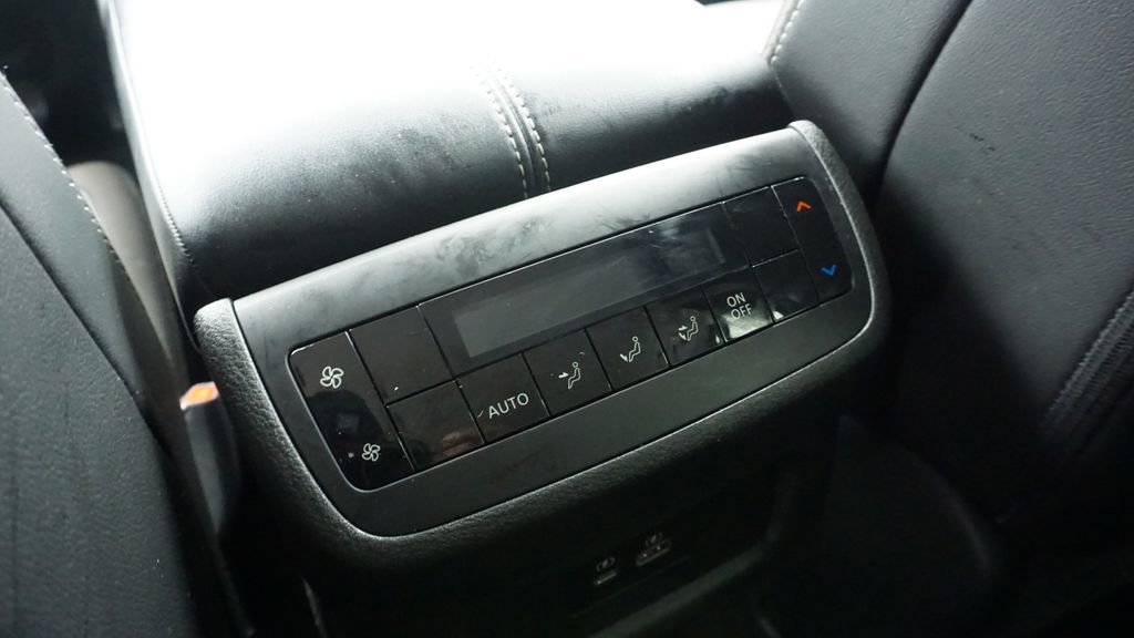 Used 2023 Nissan Pathfinder SL image 31