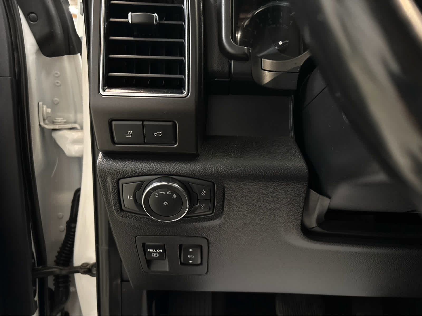 Used 2021 Ford Expedition Limited AWD/4WD image 16