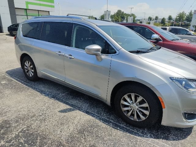 Used 2018 Chrysler Pacifica Touring-L FWD image 14