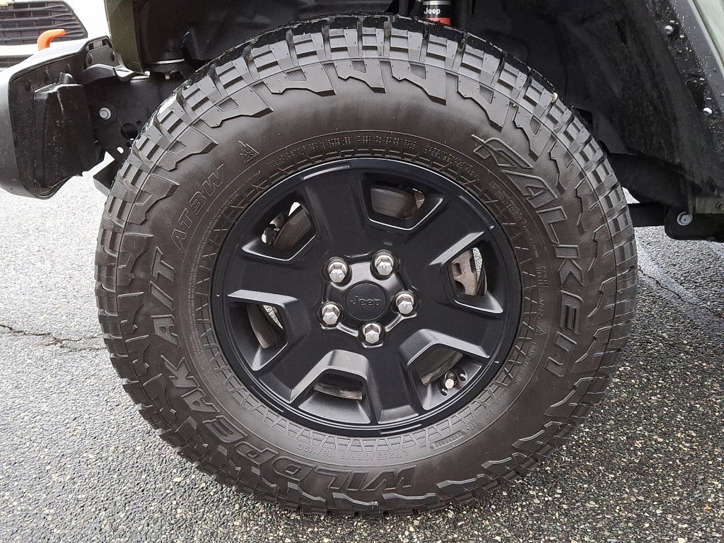 Used 2023 Jeep Gladiator Mojave w/ Cold Weather Group image 9