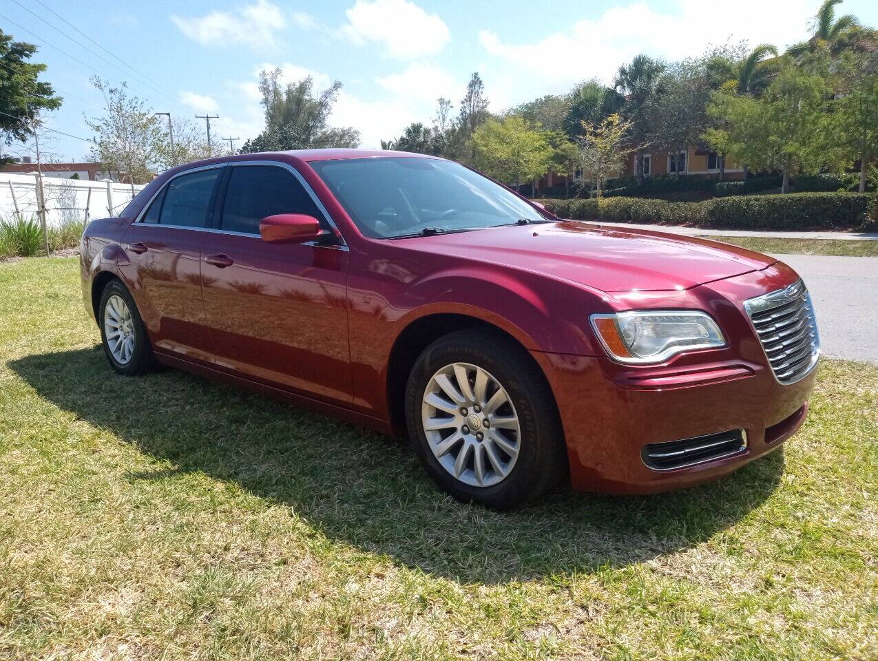 Used 2013 Chrysler 300 RWD image 1