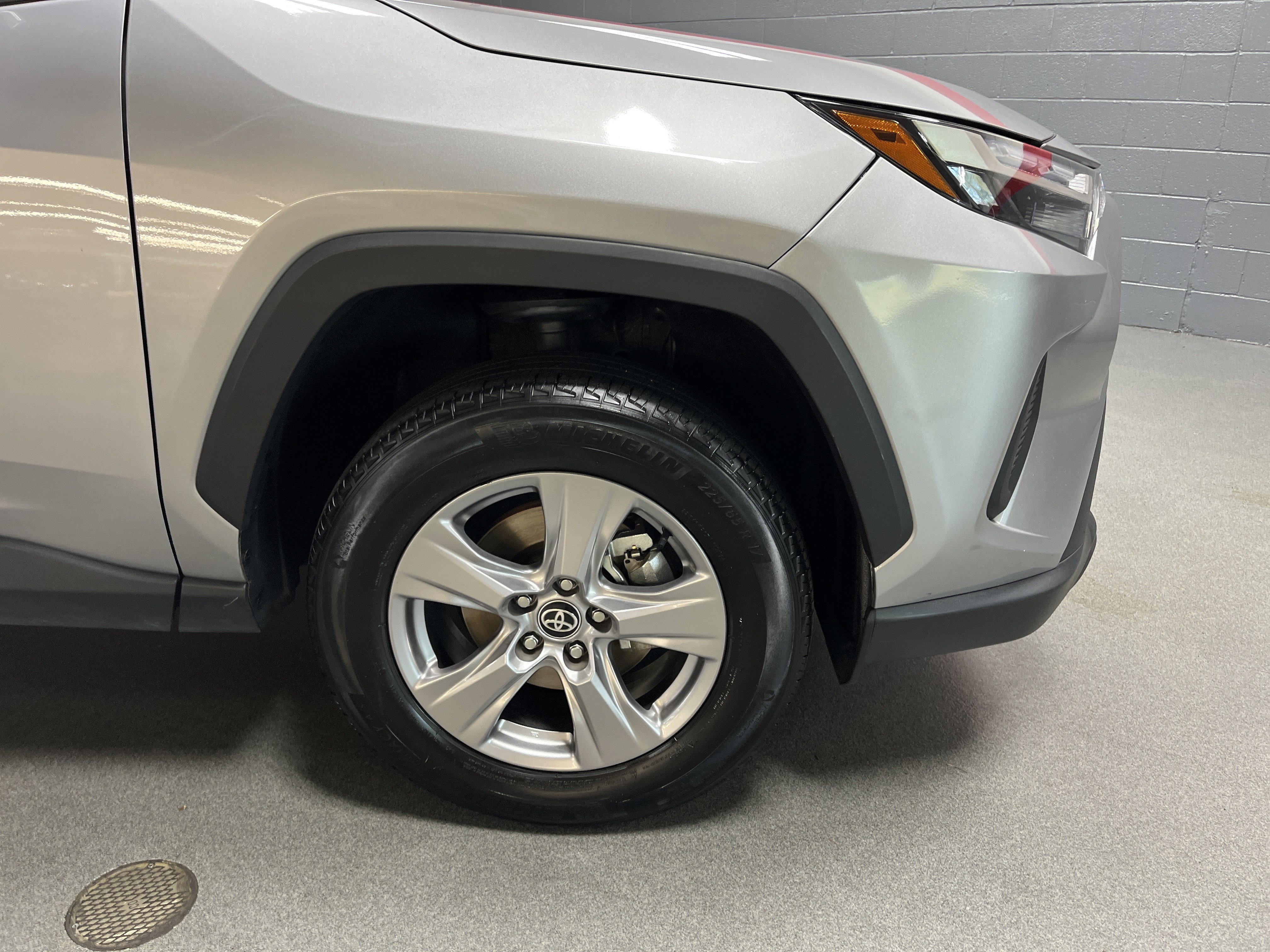 Used 2025 Toyota RAV4 XLE FWD image 13