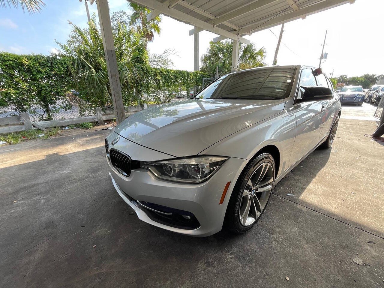 Used 2018 BMW 330i xDrive Sedan AWD/4WD image 2