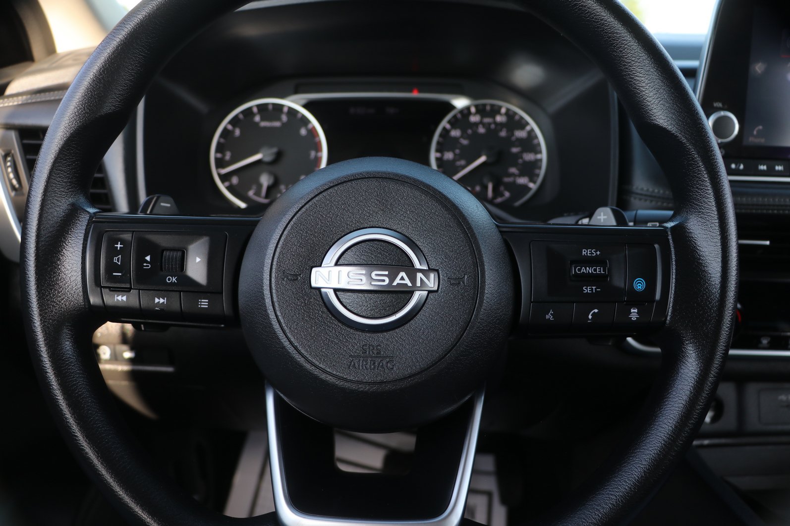 Used 2024 Nissan Rogue SV AWD/4WD image 17
