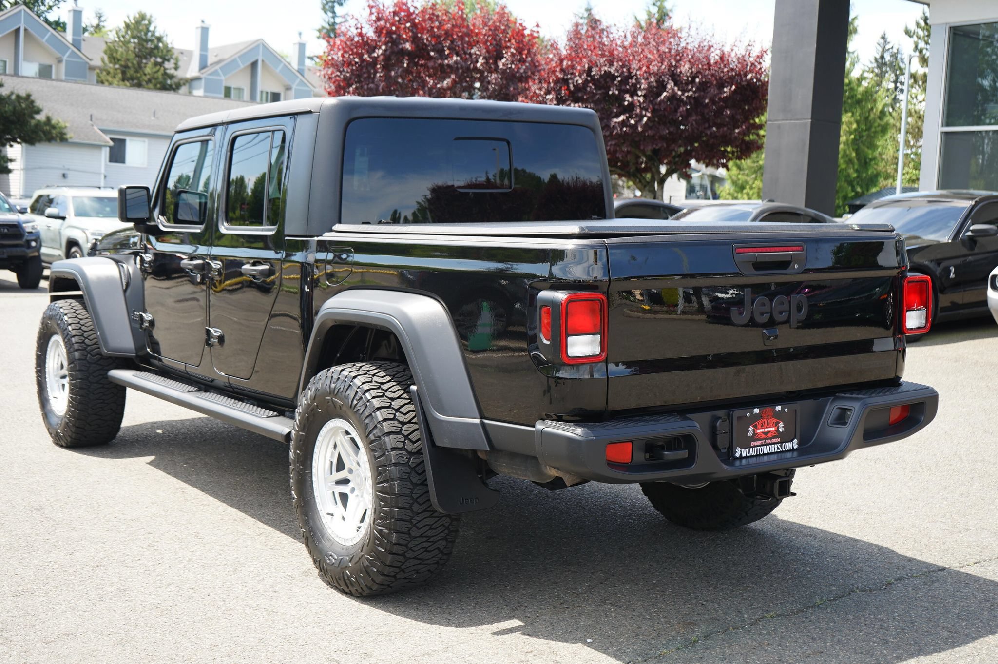 Used 2020 Jeep Gladiator Sport w/ Technology Group AWD/4WD image 3