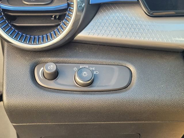 Used 2025 Chevrolet Trax LT w/ LT Convenience Package image 25