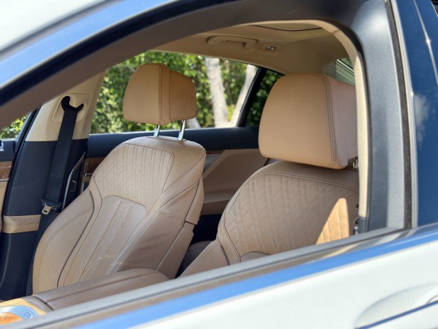 Used 2018 BMW 750i RWD image 17