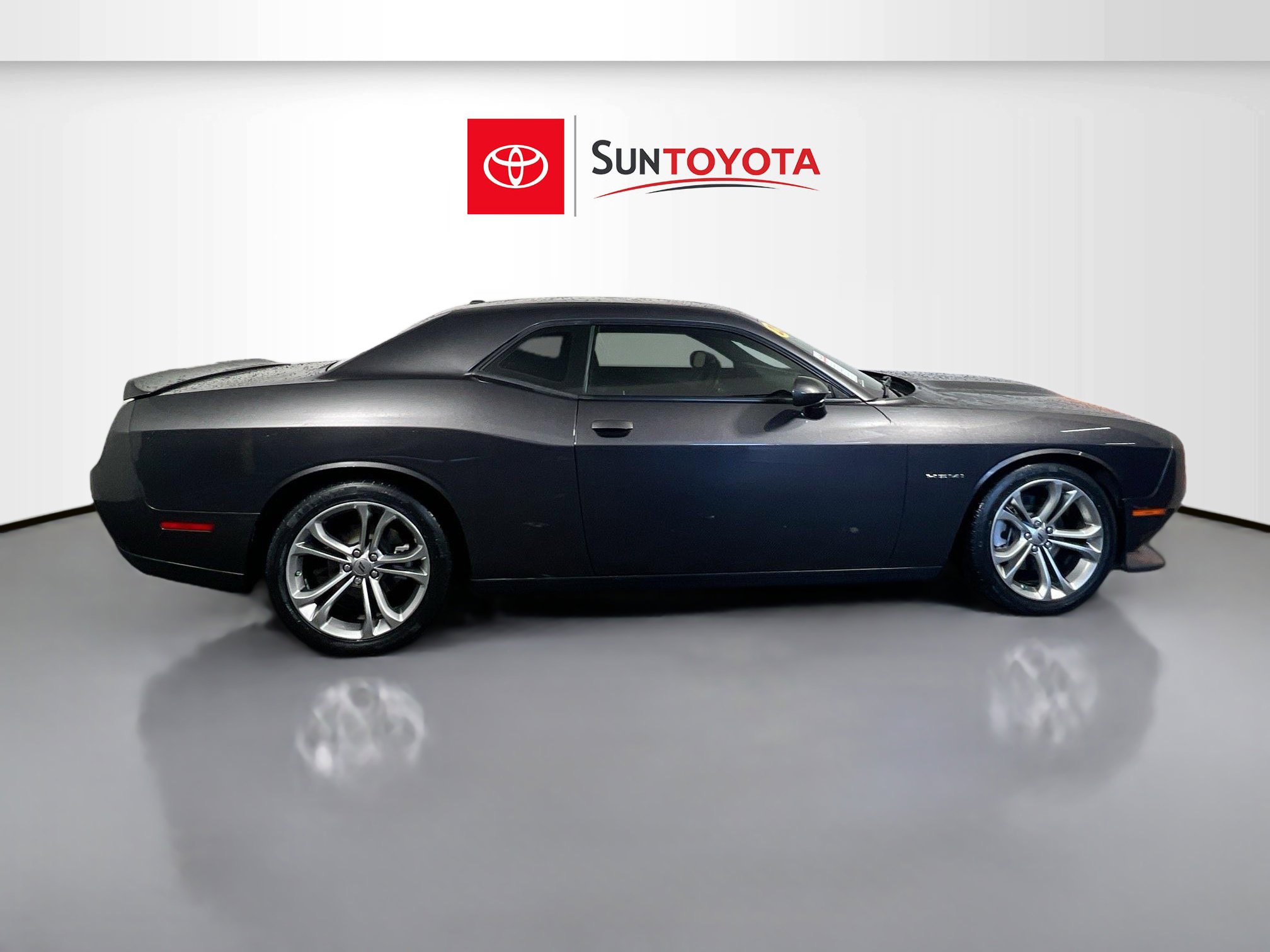 Used 2022 Dodge Challenger R/T RWD image 2