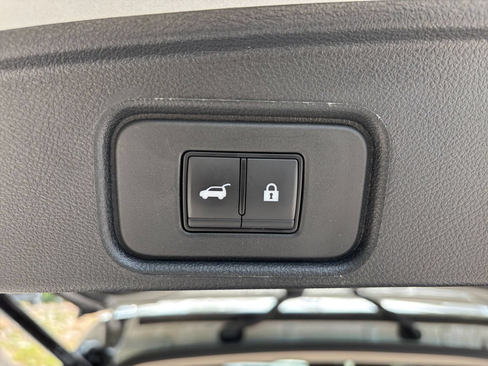 Used 2025 Nissan Pathfinder SV FWD image 21