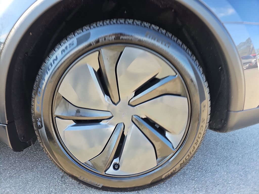 Used 2026 Tesla Model Y 2WD image 37