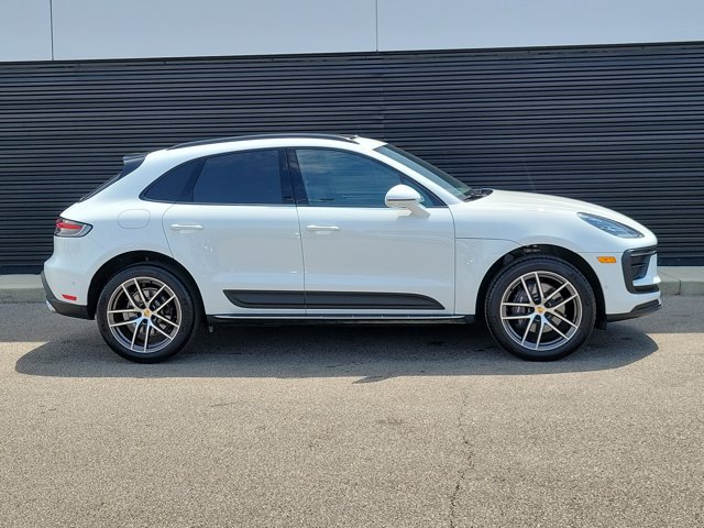 Certified 2026 Porsche Macan AWD/4WD image 10