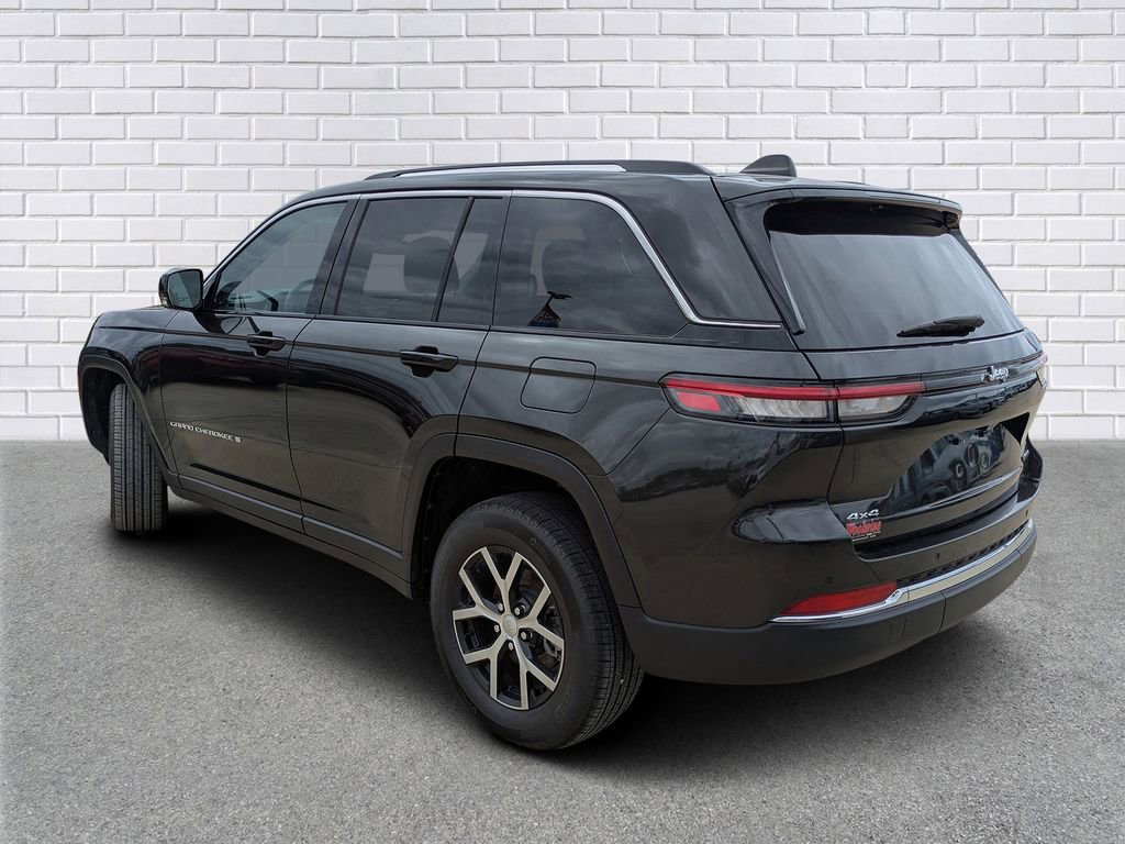 Used 2024 Jeep Grand Cherokee Limited image 3