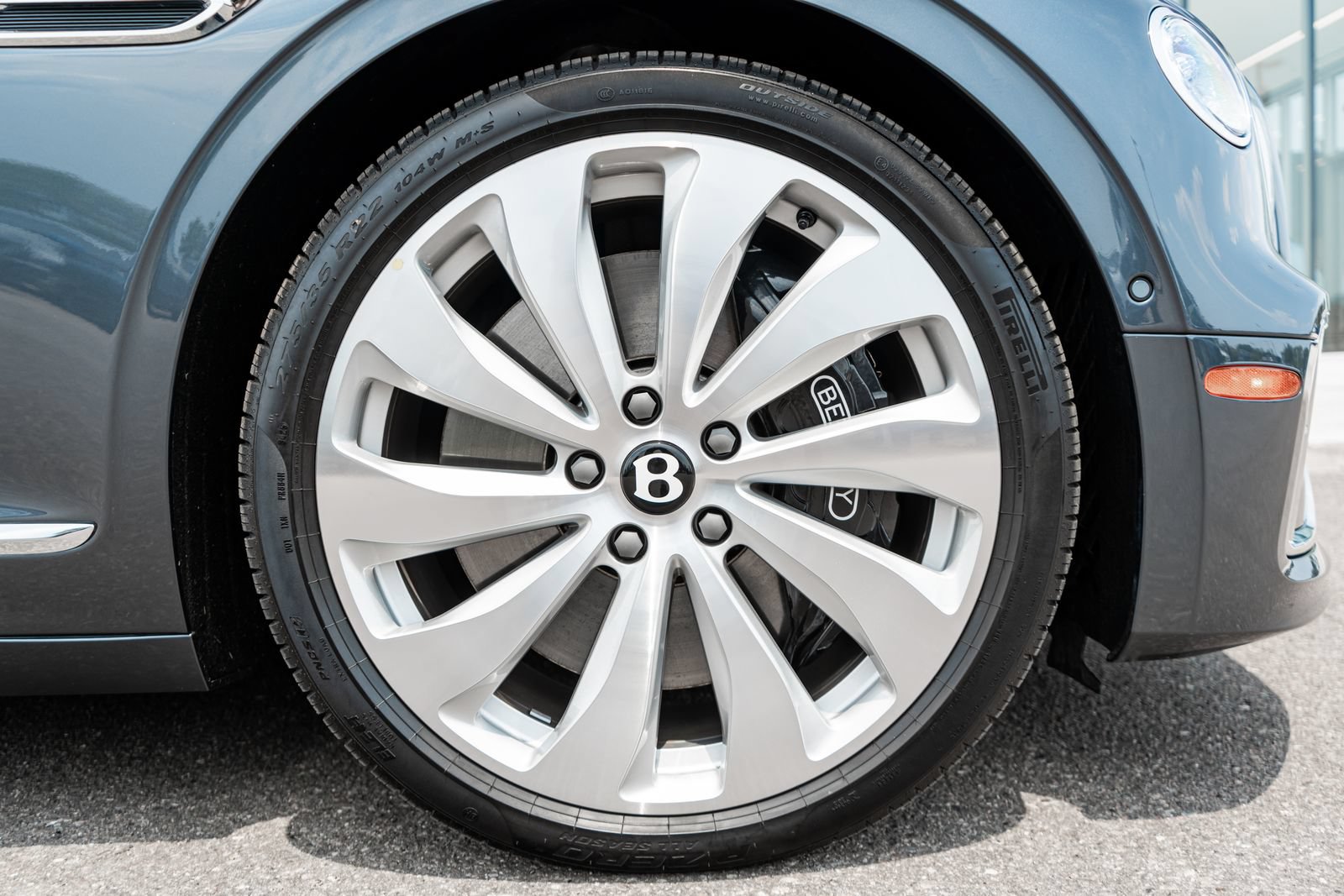 Certified 2026 Bentley Flying Spur Plug-In Hybrid AWD/4WD image 16