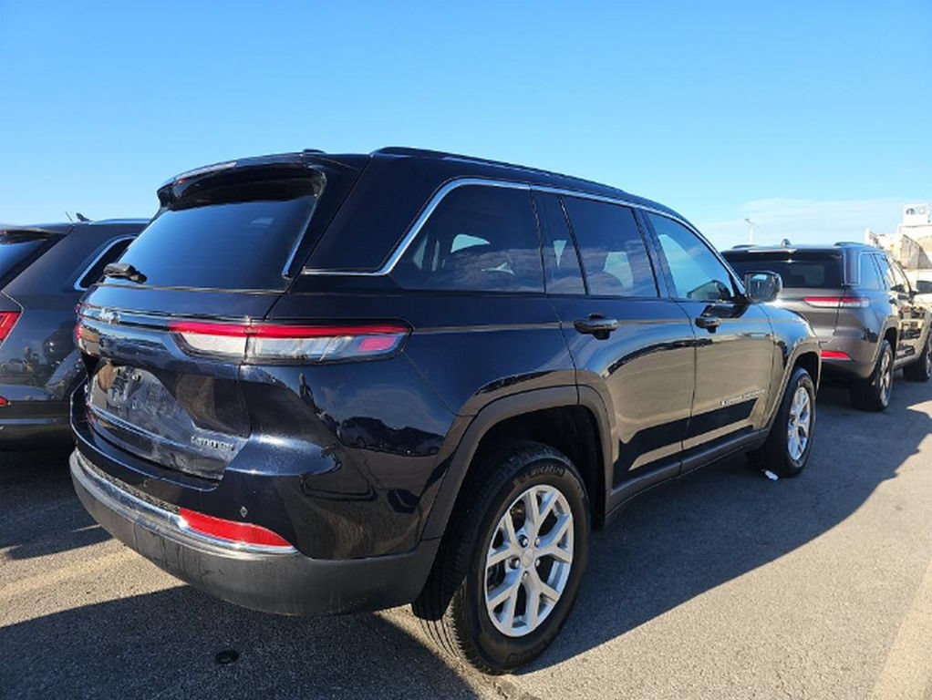 Used 2023 Jeep Grand Cherokee Limited AWD/4WD image 4