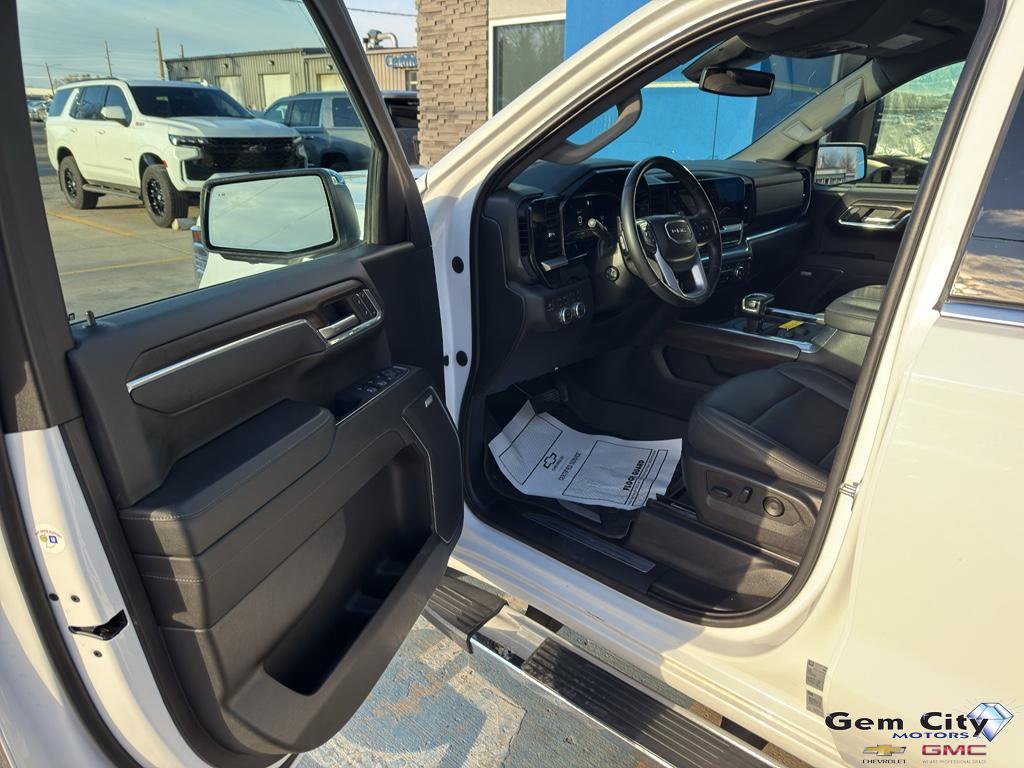 Used 2023 GMC Sierra 1500 SLT w/ SLT Premium Plus Package AWD/4WD image 13