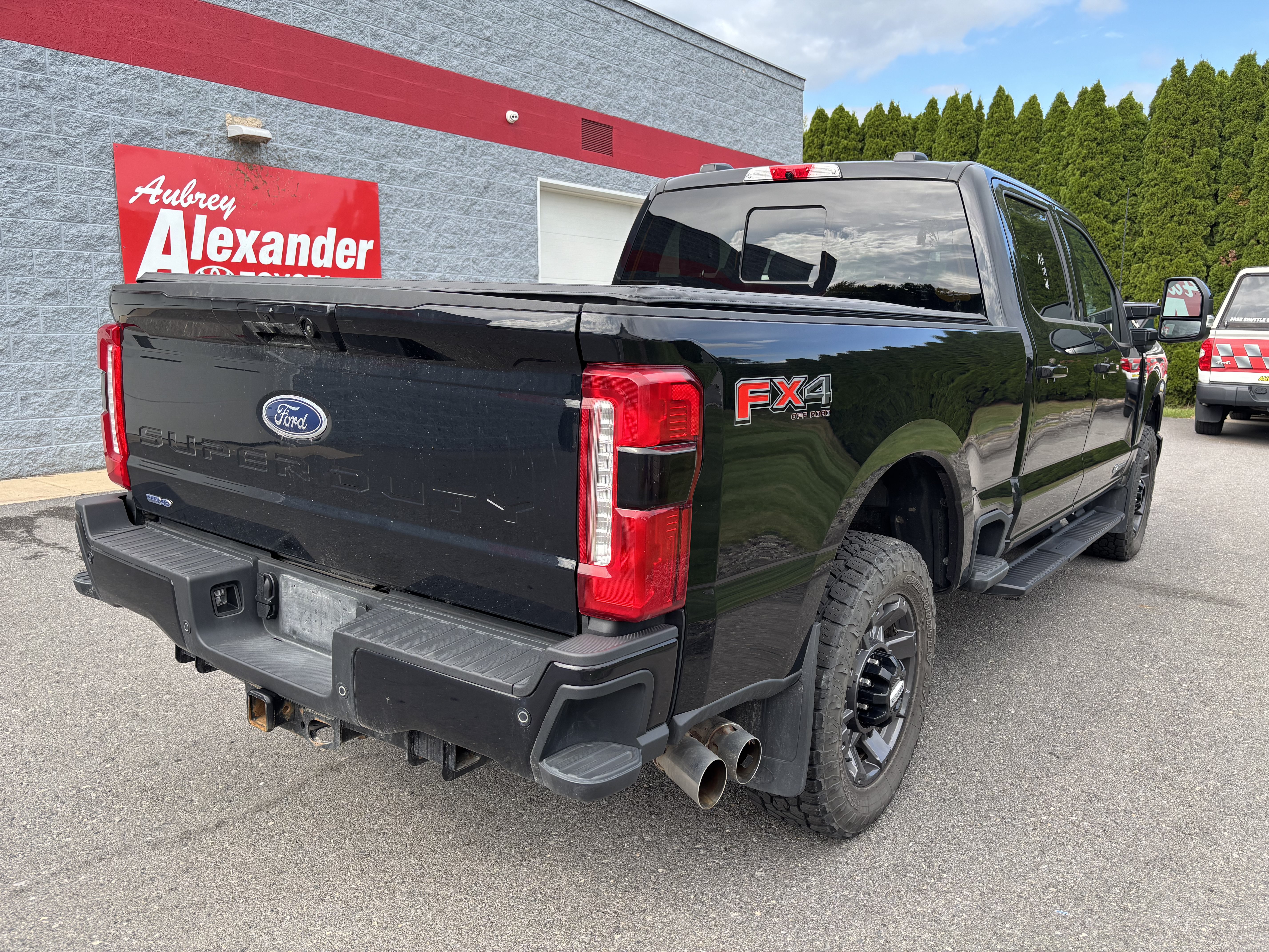 Used 2024 Ford F250 Lariat w/ Lariat Ultimate Package AWD/4WD image 3